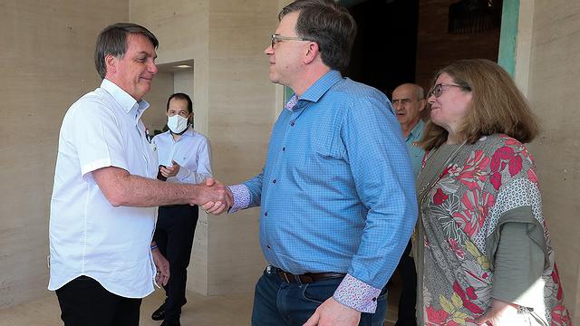 Poucos dias antes de testar positivo, Bolsonaro participou de evento em comemoração à independência dos EUA. Foto: Isac Nóbrega / PR