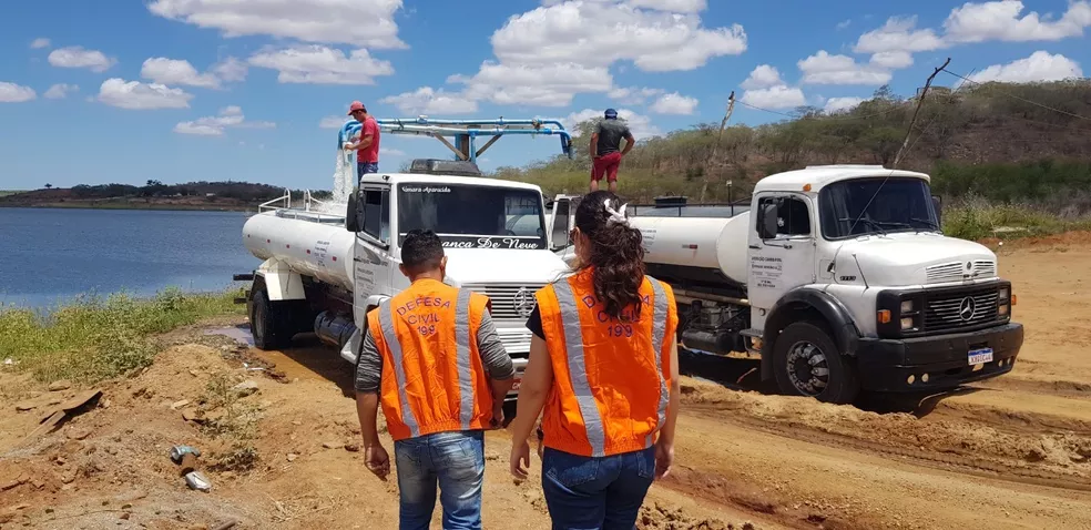 Operação Carro-Pipa acontece na zona rural de Campina Grande — Foto: Divulgação/Codecom-CG